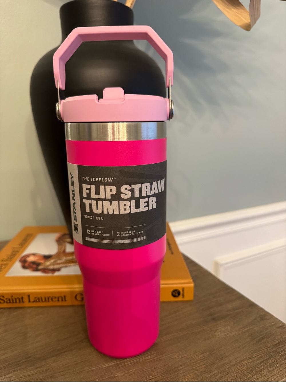 Stanley Bright Pink Flip Straw Tumbler with Light Pink Handle Camelia pink - Picture 5 of 7